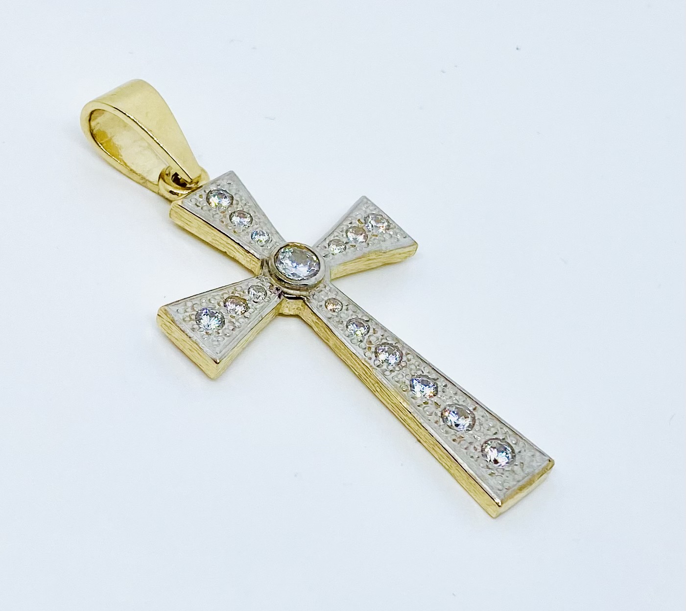 9CT GOLD CROSS 11 GRAMS – SMITHS